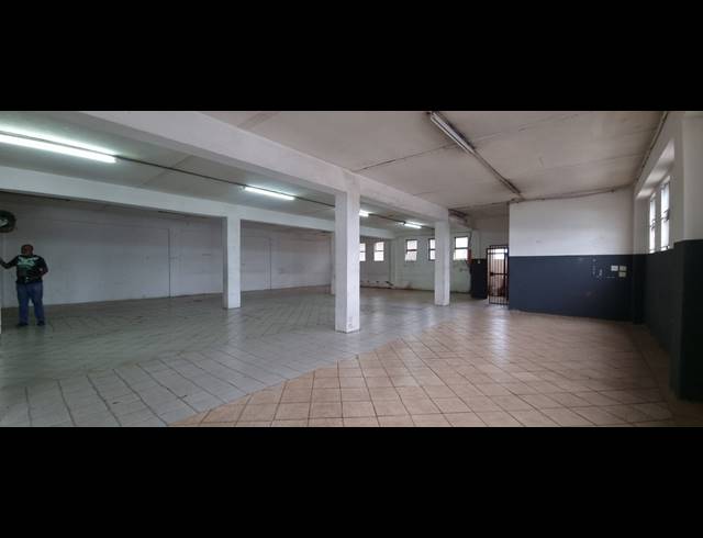 1,700M² OFFICE TO LET IN ROSSBURGH
